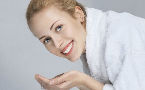 干燥起皮、紅血絲？敏感肌你不知道的事丨秋季護(hù)膚指南