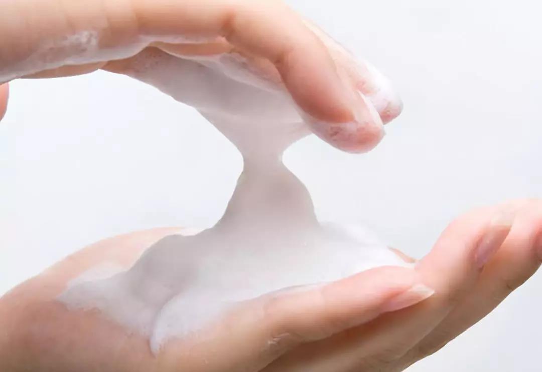 油性肌膚如何保濕補(bǔ)水？有哪些誤區(qū)？